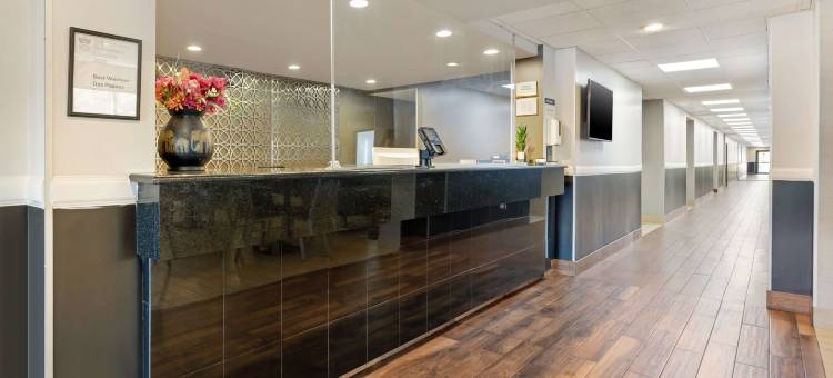 德斯普兰斯贝斯特韦斯特酒店(Best Western des Plaines Inn)图片