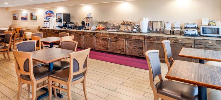 圣伊格纳斯湖畔温德姆呗盟酒店(Baymont by Wyndham St. Ignace Lakefront)图片