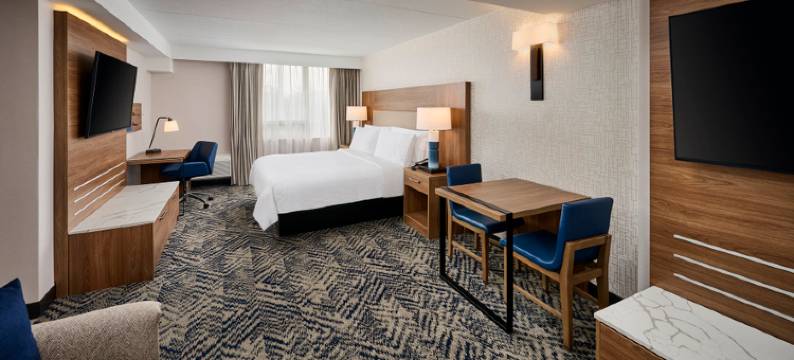 伯灵顿烛木套房酒店(Candlewood Suites BURLINGTON CONFERENCE CENTRE by IHG)图片