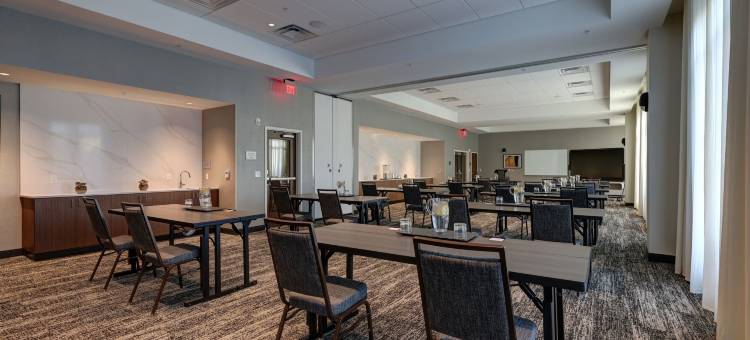 Courtyard Iowa City University Heights图片