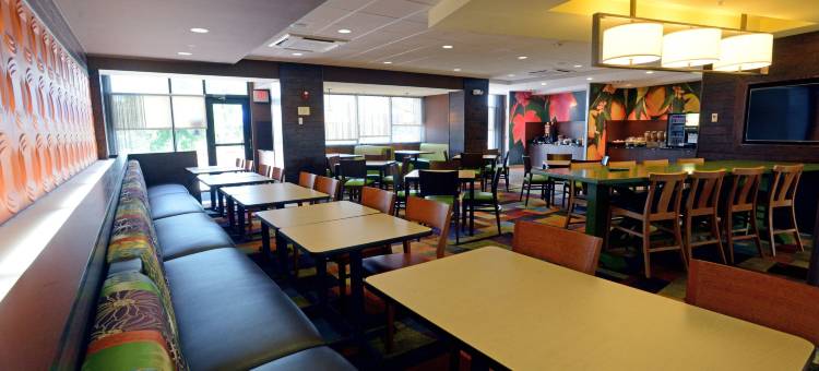 鲍灵格林万枫酒店及套房(Fairfield Inn & Suites Bowling Green)图片