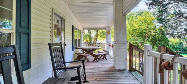 Captain's Cottage- Walking distance to beach, 10 Mins to DE Turf图片