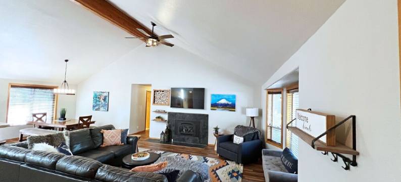 NEW LISTING! UPDATED 3 SUITES & AC! HOT-TUB, SHARC, FORT ROCK, BIKES, DOG OK.图片