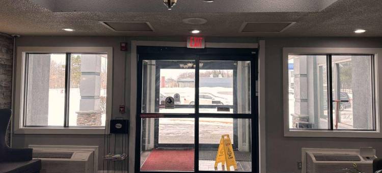 诺顿海岸/马斯基根温德姆戴斯酒店及套房(Days Inn & Suites by Wyndham Norton Shores/Muskegon)图片