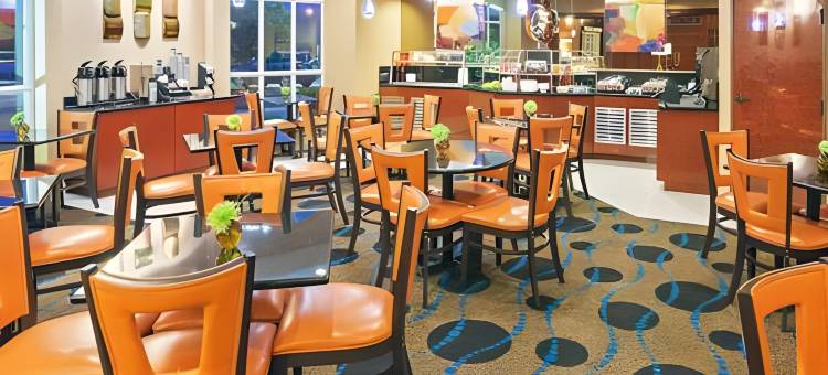 俄克拉何马市北奎尔斯普林拉昆塔温德姆套房酒店(La Quinta Inn & Suites by Wyndham OKC North - Quail Springs)图片