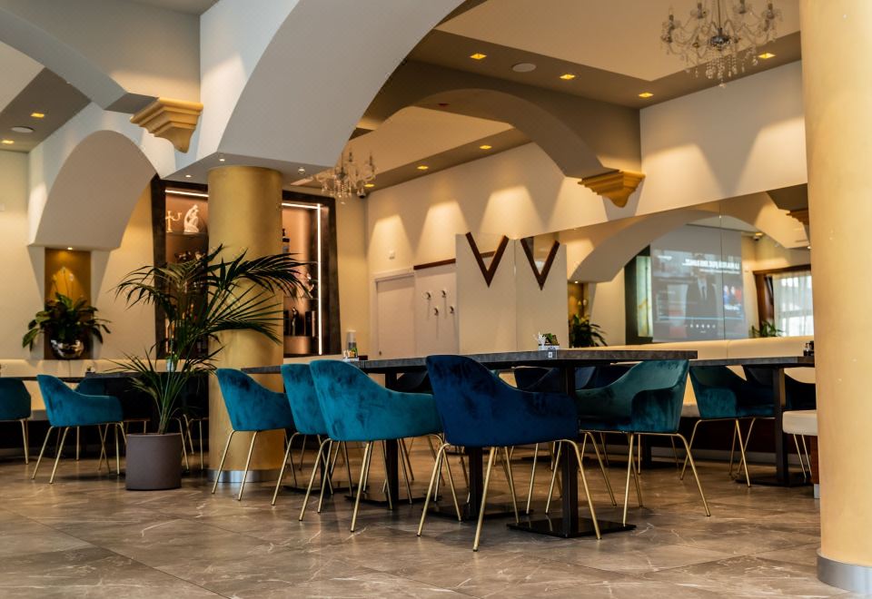 Hotel Shangri-La Hotel Overview