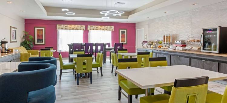 温尼拉昆塔温德姆套房酒店(La Quinta Inn & Suites by Wyndham Winnie)图片