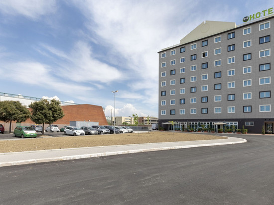 罗马菲乌米奇诺机场展览中心2号B&B酒店