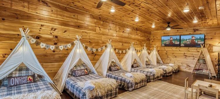 Two Cabins!  Sleeps 24, Themed Bunk Rooms for the Kids, Hot Tubs, Mountain Views图片