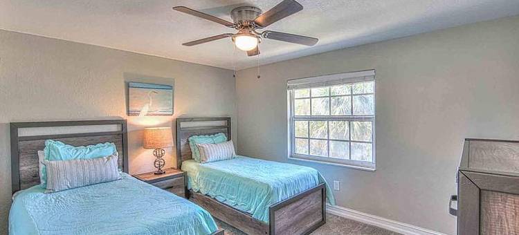 Private Canal Access and Tropical Courtyard Serenity - Island Luxury Retreat图片