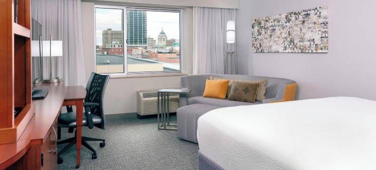 韦恩堡市区格兰德韦恩会展中心万怡酒店(Courtyard Fort Wayne Downtown at Grand Wayne Convention Center)图片