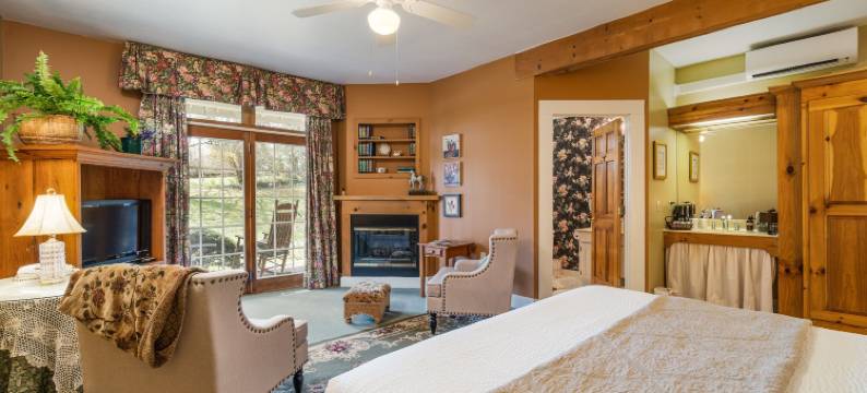 弗拉特罗克-高原湖泊度假酒店(Highland Lake Inn & Resort - Flat Rock)图片