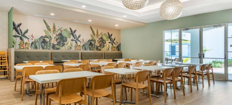 开普拓拉阿贝斯特韦斯特优质套房酒店(Best Western Plus Capitola by-The-Sea Inn  Suites)图片