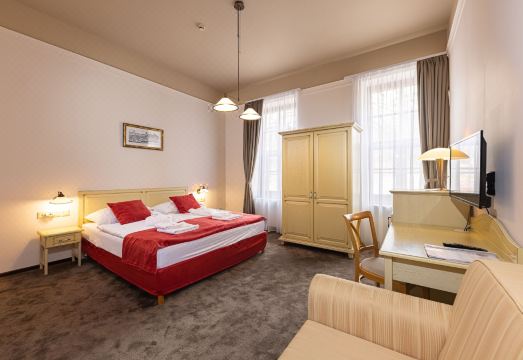 Bazilika alatt PanzióHotel Overview