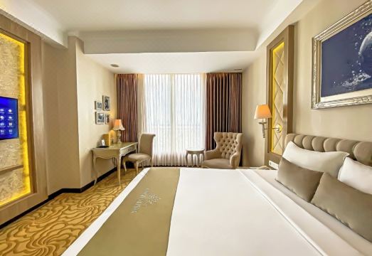 Grand Keisha Yogyakarta Hotel Overview