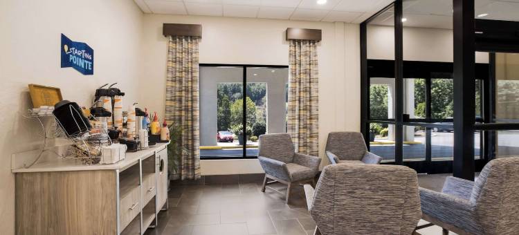 凯艺酒店(Clarion Pointe Sylva Near Cherokee Area)图片