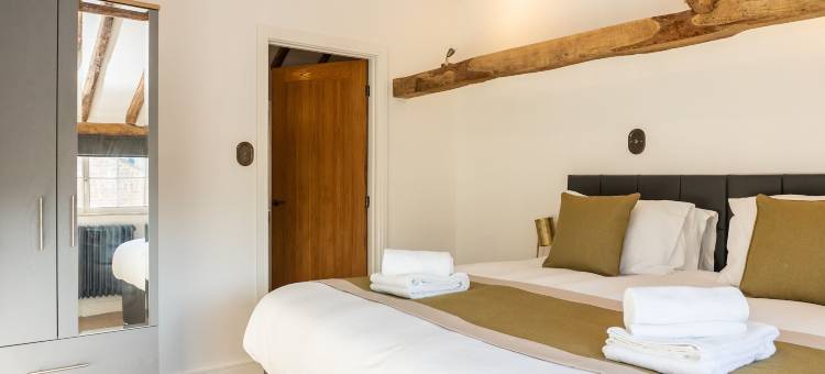 精彩4床8人民宿停车场(Stunning 4 Bed Sleeps 8 Cottage Parking)图片