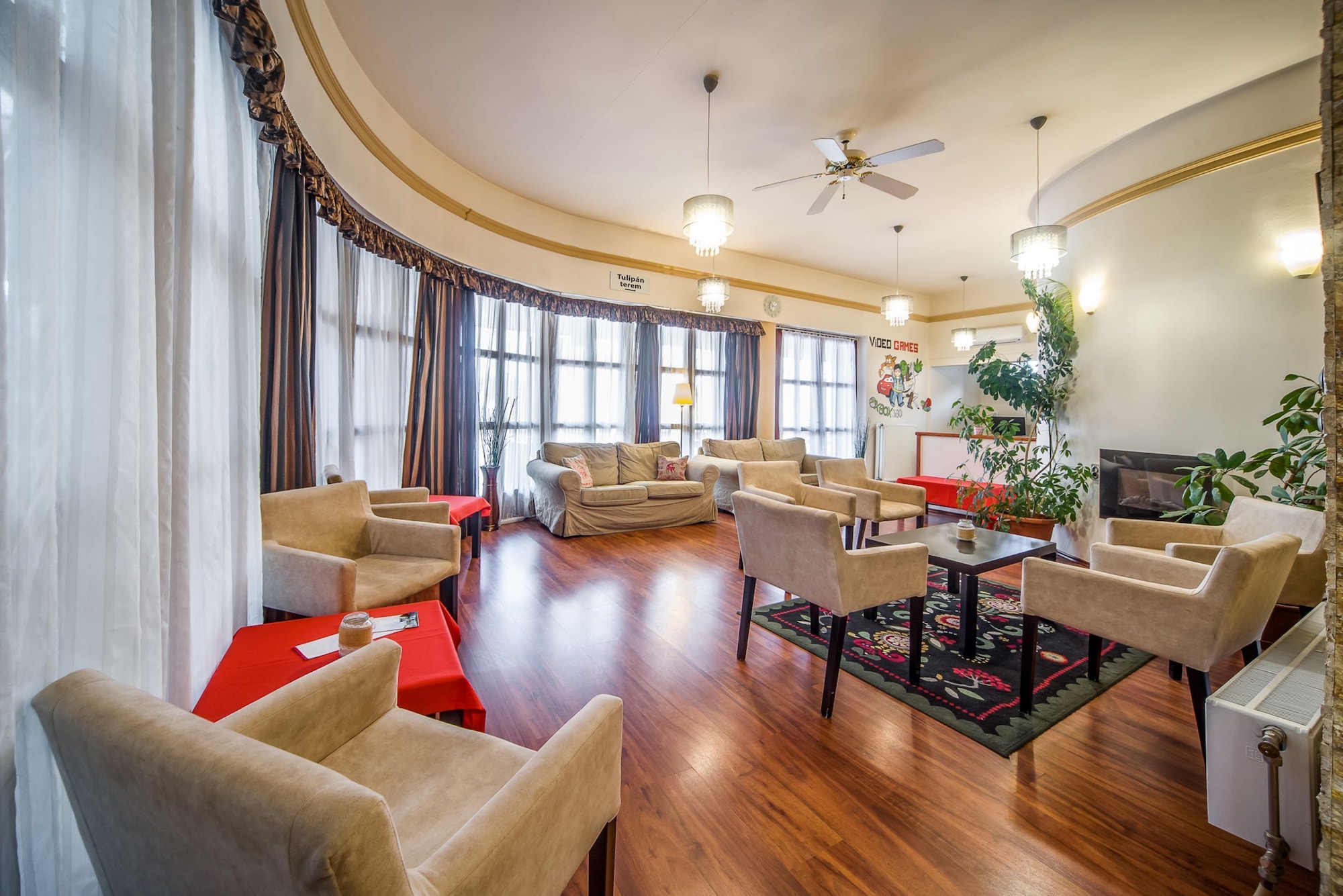 Hotel Piroska Over view