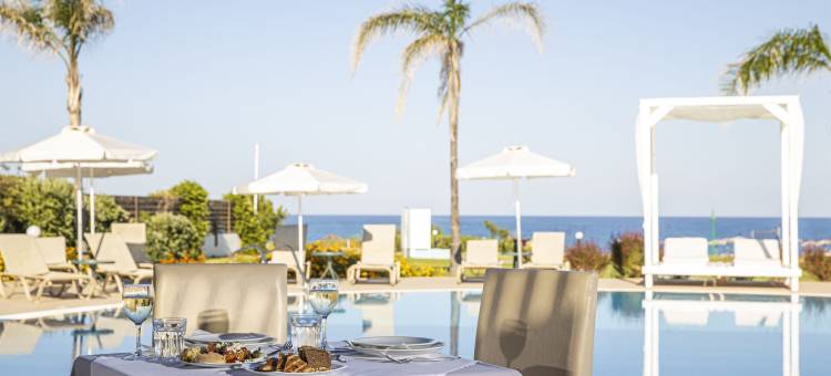 阿斯特里亚斯海滩度假村(Asterias Beach Resort)图片