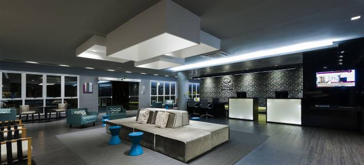 富拉姆波延特舒适套房酒店(Comfort Suites Flamboyant Goiânia)图片