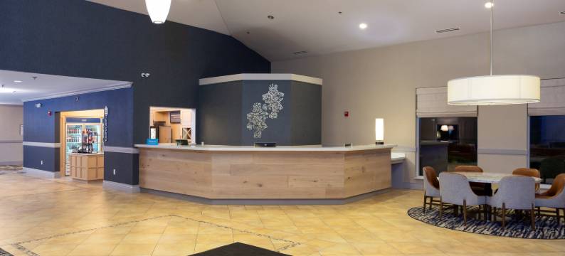 密尔沃基西北会议中心希尔顿花园酒店(Hilton Garden Inn Milwaukee Northwest Conference Center)图片