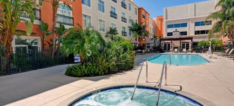 巴伦西亚希尔顿安泊酒店(Embassy Suites by Hilton Valencia)图片