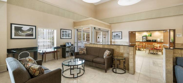 费什基尔南品质酒店及套房(靠近I-84)(Quality Inn & Suites Fishkill South Near I-84)图片