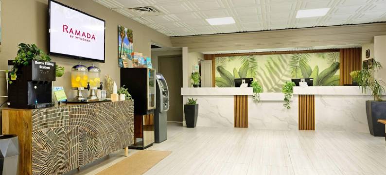 萨拉索塔海滨温德姆华美达酒店(Ramada by Wyndham Sarasota Waterfront)图片