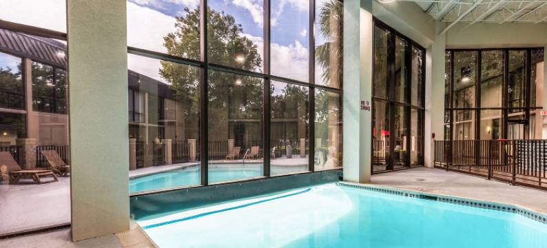 休斯顿IAH机场西南红顶Plus套房酒店(Red Roof Plus+ & Suites Houston - IAH Airport SW)图片