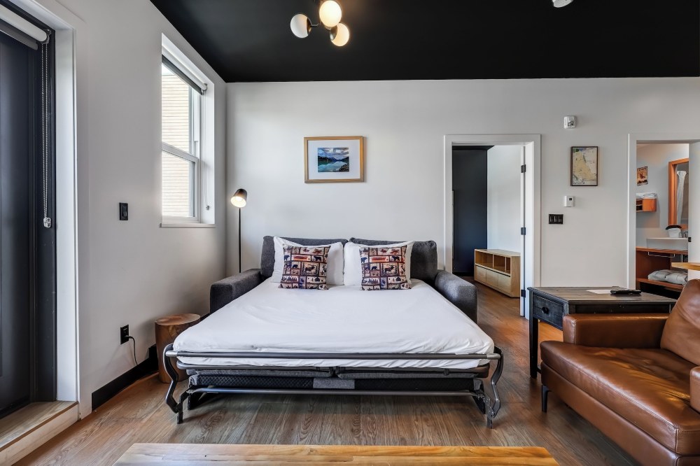 Raven Inn Whitehorse Over view