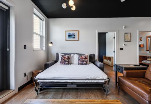 Raven Inn Whitehorse Hotel Overview