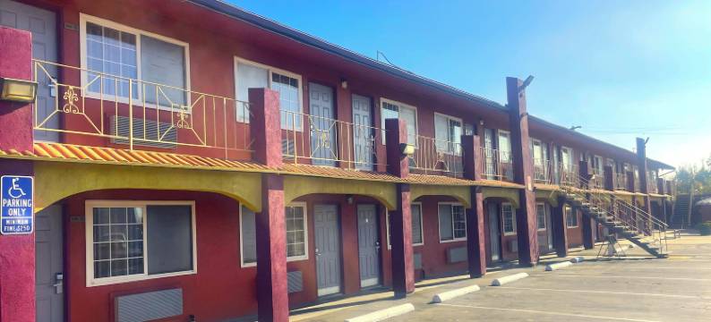 近I-5的洛斯巴诺斯阳光之星旅馆(Sunstar Inn Los Banos Near I-5)图片