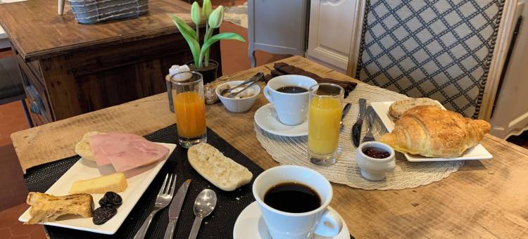 洛吉斯拉梅松卡雷酒店(Logis Hotel Maison Carrée Restaurant O Carré DArt)图片