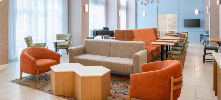 雷丁欢朋套房酒店(Hampton Inn & Suites Redding)图片