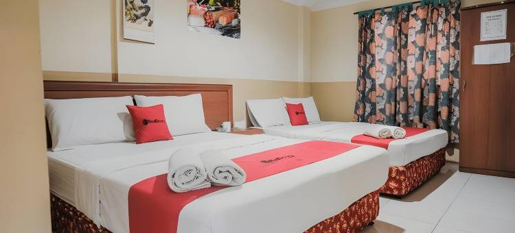 红多兹酒店-近巴淡岛名古屋山购物中心5号(Reddoorz Near Nagoya Hill Mall Batam 5)图片
