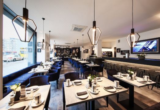 Lindemann's Hotel Overview