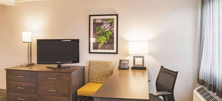 沃斯堡北拉昆塔温德姆套房酒店(La Quinta Inn & Suites by Wyndham Fort Worth North)图片