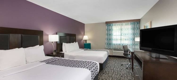 蓝泉城拉昆塔温德姆套房酒店(La Quinta Inn & Suites by Wyndham Blue Springs)图片