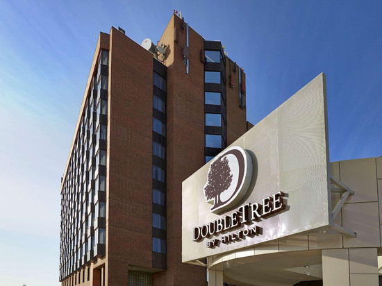 西埃德蒙顿希尔顿逸林酒店