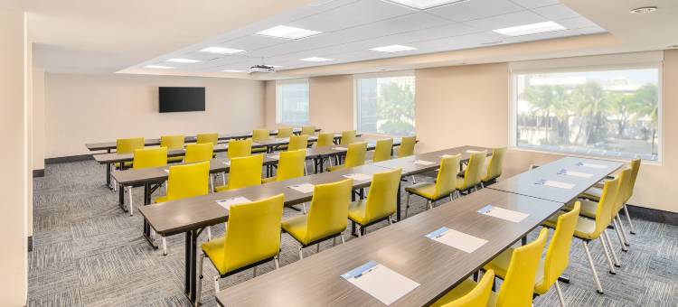 Holiday Inn Express 劳德代尔堡CONV CTR巡航(Holiday Inn Express FT. Lauderdale Cruise-Airport)图片