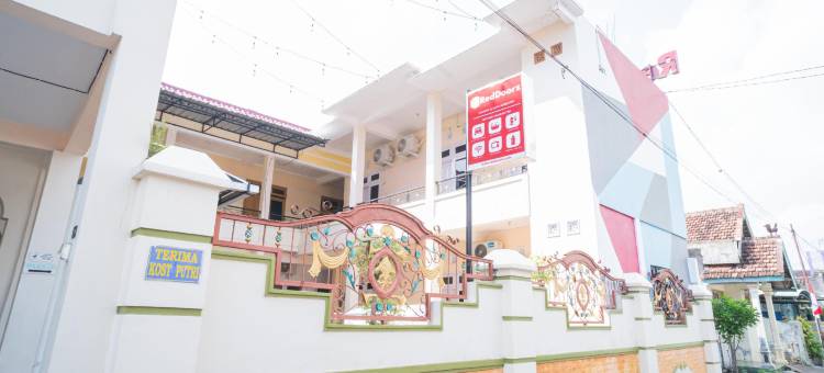 红多兹伊斯兰@奥拉家庭旅馆(RedDoorz Syariah @ Aura Homestay)图片