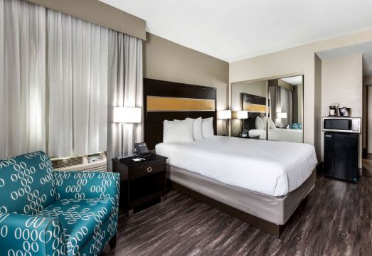 La Quinta Inn & Suites by Wyndham San Diego Mission BayHotel Overview