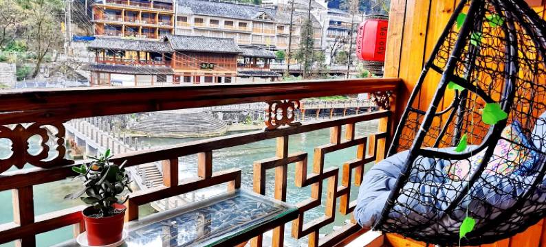 凤凰古城江景房客栈(杜田路分店)图片