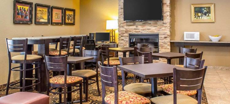 欧克博奇套房罗德威旅馆(Rodeway Inn & Suites Near Okoboji Lake)图片