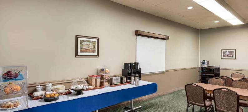 斯威夫特卡伦特Travelodge by Wyndham酒店(Travelodge by Wyndham Swift Current)图片