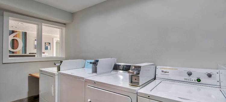 德克萨斯斯塔福德 - 西南休士顿 - 舒格兰 6 号汽车旅馆(Motel 6 Stafford, TX – SW Houston - Sugarland)图片