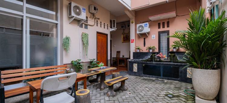 红多兹酒店-近佩雷英国村(RedDoorz Near Kampung Inggris Pare)图片