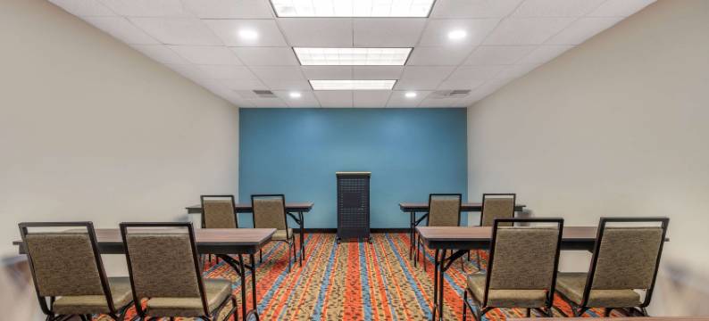 纽波特纽斯市中心区域的舒眠酒店及套房(Sleep Inn & Suites Newport News City Center Area)图片