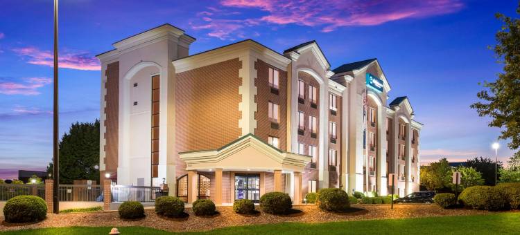 格林斯伯勒机场克拉丽奥波茵特酒店(Clarion Pointe Greensboro Airport)图片