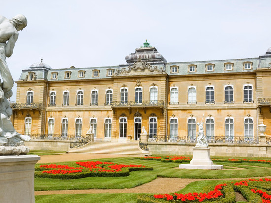 伦敦鲁顿机场假日酒店